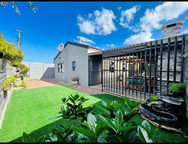 3 BEDROOM HOUSE FOR SALE IN STRANDFONTEIN